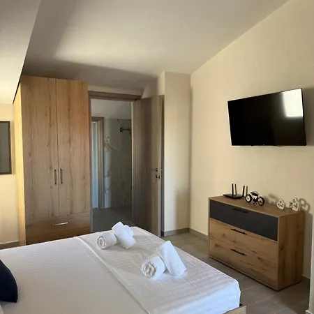 Luxury Irinis Apartament *