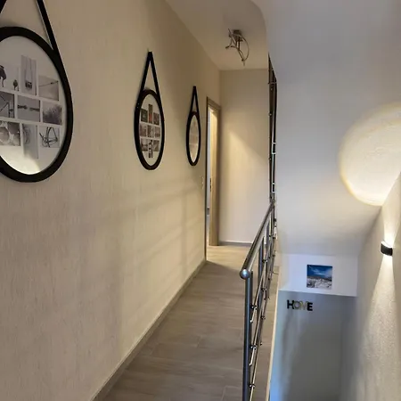 Luxury Irinis Apartament