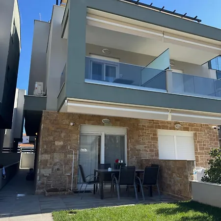 Luxury Irinis Apartament *